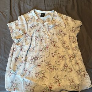 Torrid top. Torrid size 1= size 14/16. 20$ or 2/30$ like new!